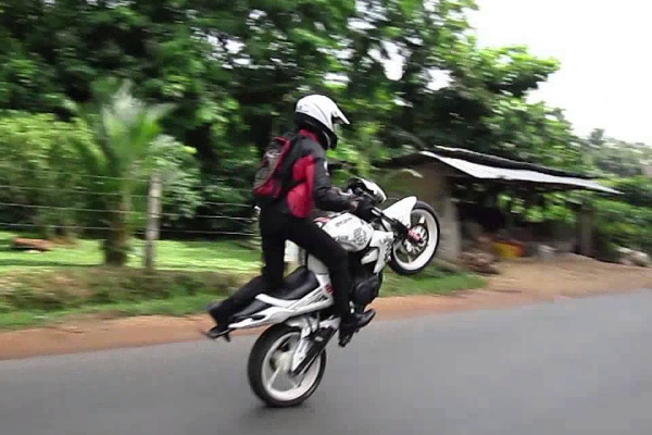 சாகசம் காட்ட சுற்றிய 16 பேர் கைது! | Boys Arrested On Motorcycles To Show Adventure