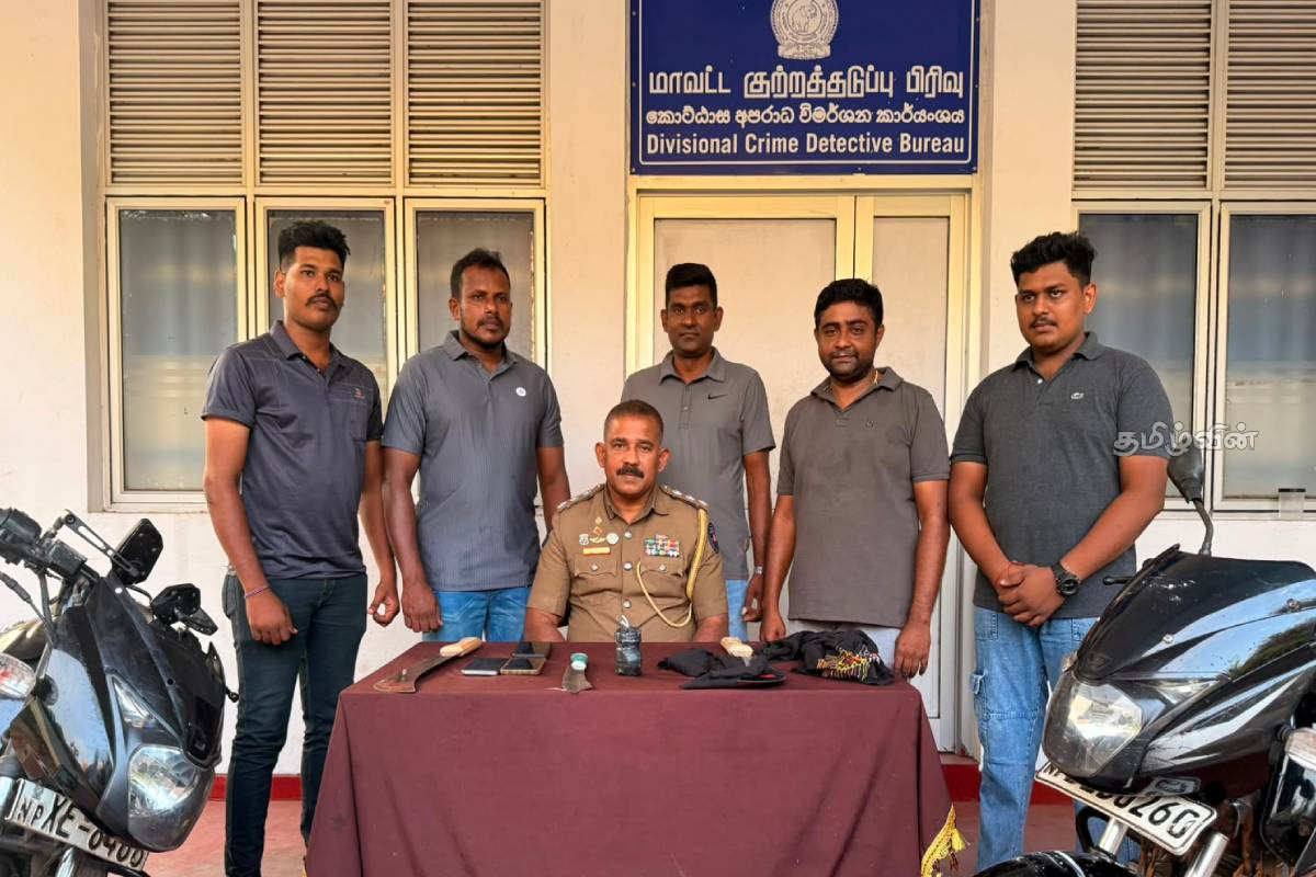 ஊர்காவற்றுறையில் பட்டப்பகலில் வாள்வெட்டு - தாக்குதல் நடத்தியவர்கள் கைது! | Sword Attack In Broad Daylight In Kayts