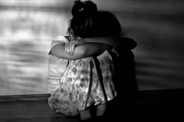 பள்ளி மாணவியை போதைக்கு அடிமையாக்கி சீரழித்த கொடூரம்