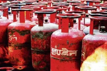 மாத தொடக்கத்தில் குறைந்தது வணிக சிலிண்டர் விலை.., புதிய விலை எவ்வளவு?