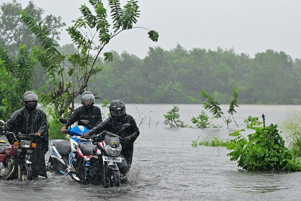இலங்கையை புரட்டிப்போட்ட பேரழிவு; 123 பேர் பலி; 130 பேர் மாயம் | 123 People Killed 130 Missing Natural Disaster Sl