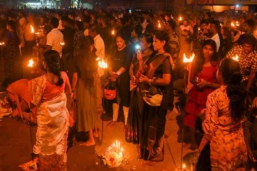 யாழ் நல்லூரில் கடலென ஒன்று திரண்ட உறவுகள்: உணவெழுச்சியுடன் மாவீரர்களுக்கு அஞ்சலி