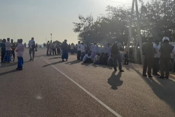சட்டவிரோத மீன்பிடிக்கு துணைபோகும் அதிகாரிகள் - மாபெரும் முற்றுகைப் போராட்டம்! (காணொளி)