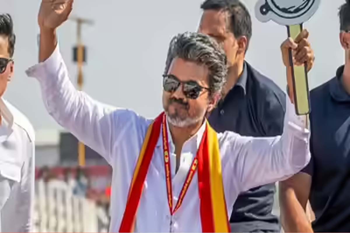 லட்சங்களில் மாறிய விஜய்யின் சம்பளம்! கோடிகளில் புரண்டவருக்கு வேறு என்ன சலுகைகள் உண்டு? | Vijay Earn Crore In Flim But Chief Minister Salary