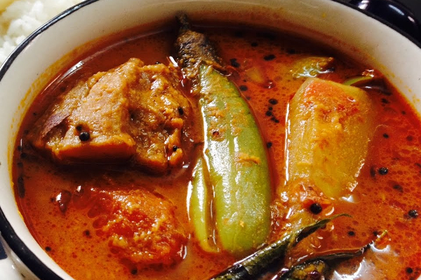 இலங்கை ஸ்டைலில் கருவாட்டு குழப்பு... இப்படி செய்தால் யாருக்கு தான் பிடிக்காது? | Karuvadu Kuzhambu Recipe