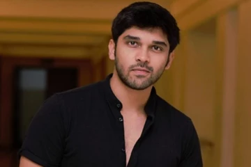 சென்சேஷன் இயக்குனருடன் இணைந்து விக்ரம் மகன் துருவ் விக்ரம்.. யாருடன் தெரியுமா