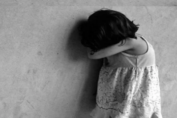 இரண்டு வயது குழந்தையை கொடூரமாக தாக்கிய பணிப்பெண்