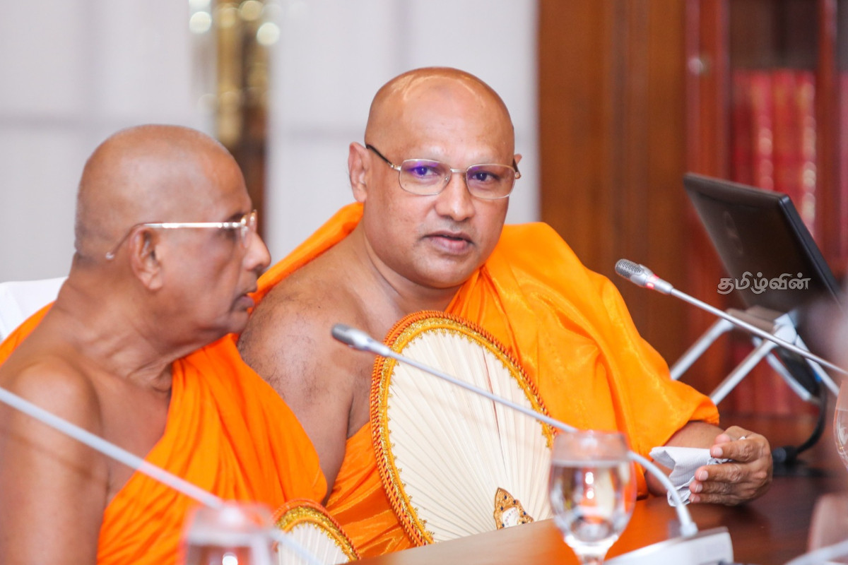 இலங்கையை அதிர்ச்சிக்குள்ளாக்கிய பௌத்த பிக்குகளின் செயல்! தேரர்களோடு அநுரவின் அவசர சந்திப்பு | Sri Lankan Monks Arrested