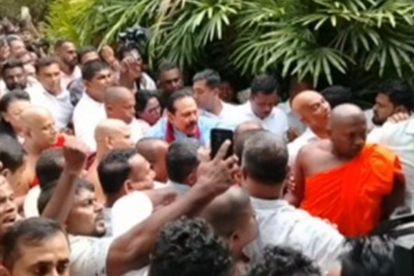 மீண்டும் சூடு பிடிக்கும் தென்னிலங்கை - அதிரடியாக களமிறங்கும் மகிந்த | Mahinda Makes A Big Move