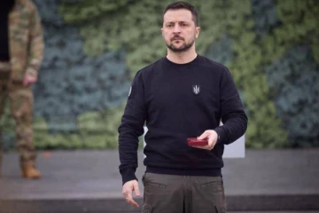 எங்கள் துணிச்சலான வீரர்களை களத்தில் முன்நிறுத்த இவை வேண்டும்: உக்ரைன் ஜனாதிபதி ஜெலென்ஸ்கி