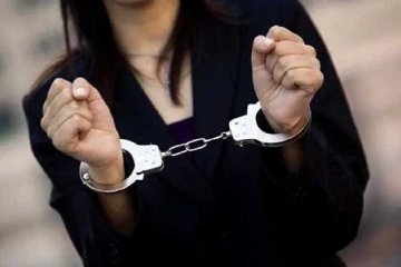 சிறைக்குள் காதலன் ; வெளியே காதலி செய்த செயல் ; அதிரடி காட்டிய பொலிஸார்