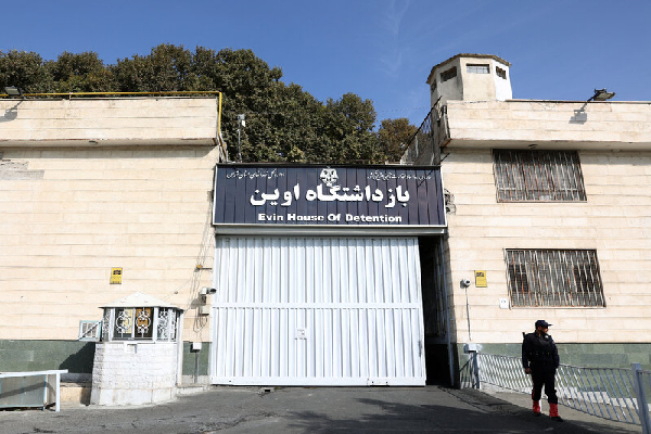 உலகை சுற்றிப்பார்க்க புறப்பட்ட பிரிட்டன் தம்பதிக்கு ஈரானில் பத்து வருட சிறை | British Couple Jailed By Iran For 10 Years