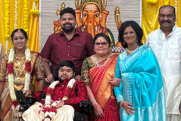 வதந்திக்கு சரியான பதிலடி.... மருமகள் அக்ஷயாவை தடபுடலாக வரவேற்ற நெப்போலியன் | Actor Napoleon Welcomed Daughter In Law Akshaya
