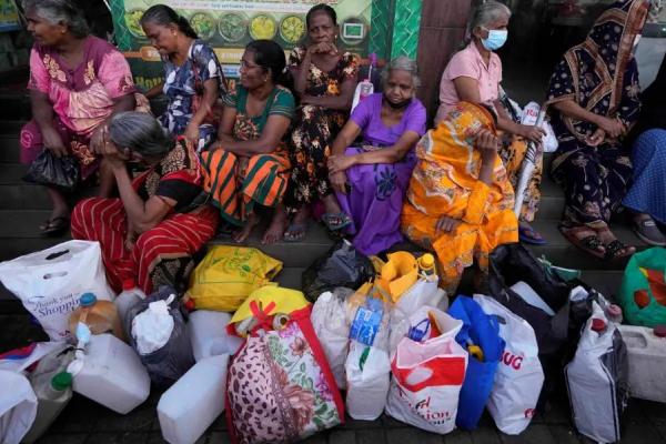 இலங்கையில் வெகுவாக அதிகரித்துள்ள எரிபொருள் விலை! மக்களை நினைத்து கவலை கொள்ளும் மைத்திரி | Sri Lanka Economic Crisis Anura Government