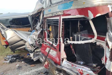 A-9 මාර්ගයේ මාරක අනතුරක්. - 8 කට බරපතලයි. - (PHOTOS)