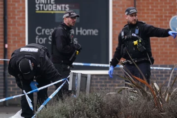 இங்கிலாந்தில் பரபரப்பு; பல்கலைக்கழக வளாகத்திற்கு அருகே மாணவர் குத்திக்கொலை