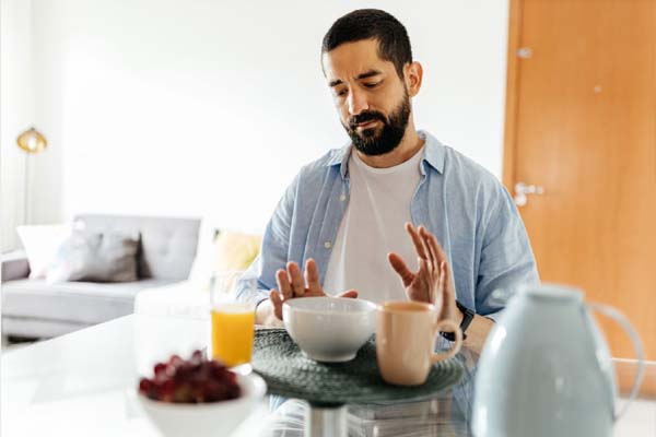 இந்த அறிகுறிகளை அலட்சியப்படுத்தாதீங்க... அல்சருக்கான அறிகுறிகள் | What Are The Symptoms Of Ulcer