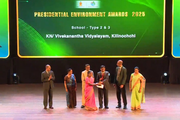 கிளிநொச்சி விவேகானந்த வித்தியாலயத்திற்கு ஜனாதிபதி சுற்றுச்சூழல் விருது | Ambalkulam School Presidential Environment Award