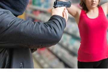 துப்பாக்கியைக் காண்பித்து கொள்ளை; அச்சத்தின் பிடியில் இலங்கையர்கள்!