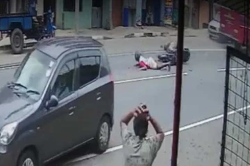 20 හැවිරිදි තරුණයා ට දිවි අහිමි කළ රිය අනතුර - ඇඟ හිරිවැටෙන දර්ශන..(CCTV VIDEO)