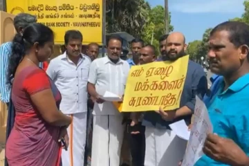 மதுபான சாலைகளுக்கு அனுமதி வழங்கியமைக்கு எதிராக மட்டக்களப்பில் ஆர்ப்பாட்டம்