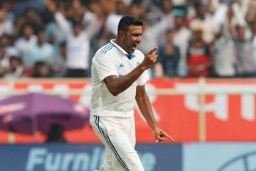 டெஸ்ட் கிரிக்கெட்டில் 500 விக்கெட்டுகளை வீழ்த்தி சாதனை படைத்த அஸ்வின்