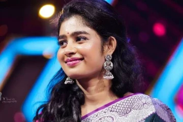 பிக்பாஸ் புகழ் ஜனனியின் விதவிதமான போட்டோ ஷூட் புகைப்படங்கள்