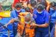 තලෙයිමන්නාරම වැලිපරයක අතරමංව සිටි සරණාගතයින් පිරිසක් නාවික හමුදාව බේරා ගනියි