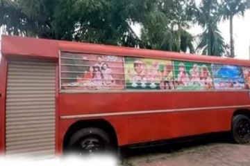 யாழில் பார்ப்போரை கவர்ந்த உணவக பேருந்து!