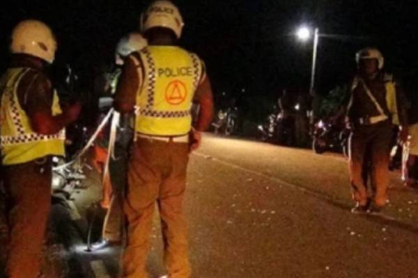 முச்சக்கர வண்டியும் பேருந்தும் நேருக்கு நேர் மோதி கோர விபத்து - தாயும், குழந்தையும் பலி | Mother And Killed Three Wheeler Bus Collision