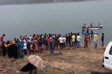 ஒரே நேரத்தில் மூவர் உயிரிழப்பு; சோகத்தில் மூழ்கிய கிராமம்