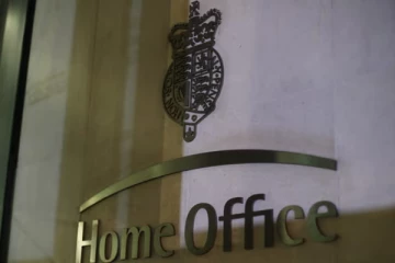 பிரித்தானியாவில் பிறந்த நபர் நாடுகடத்தப்படும் சூழல்: பின்னணியை விளக்கும் செய்தி