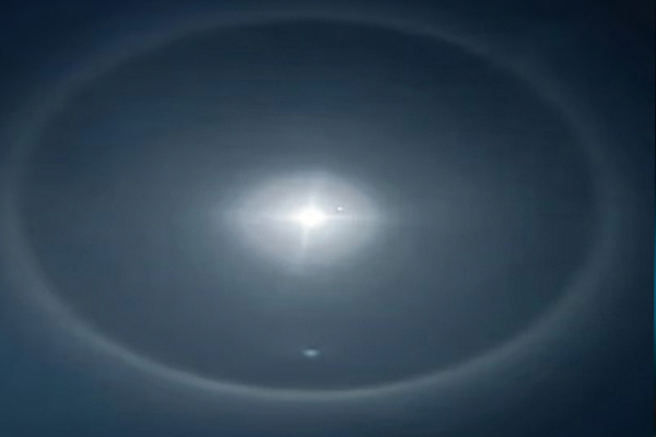 இலங்கை வான் பரப்பில் தென்பட்ட ஒளிவட்டம் | Massive Ring Shaped Light Circle Over Sl Skies