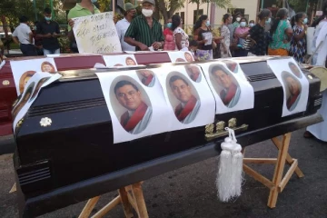 சவப்பெட்டியில் ஊர்வலம் போன  ராஜபக்சர்கள்!