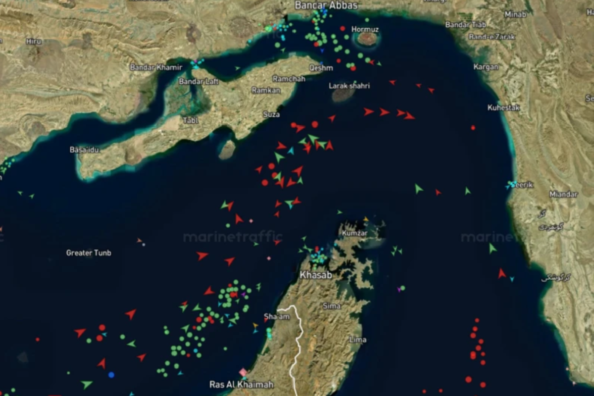 திறக்கப்பட்ட ஹோர்முஸ் நீரிணை.. அணிவகுப்பெடுத்து வெளியேறும் பல கப்பல்கள்! | Shipping Data Vessels Crossing Strait Of Hormuz