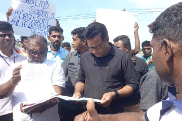 மட்டக்களப்பில் காணி அபகரிப்புக்கு எதிர்ப்பு கோரி பொதுமக்களால் ஆர்ப்பாட்டம்(Video)