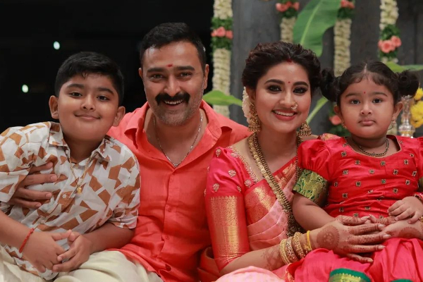 சினேகா-பிரசன்னா ஜோடி மகனை எந்த பள்ளியில் சேர்த்து இருக்கிறார்கள் பாருங்க!