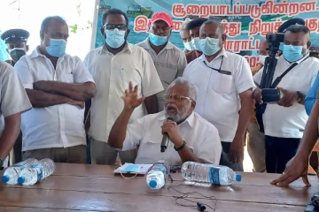 பலத்த இராணுவம் மற்றும் காவல்துறையினரின் பாதுகாப்புடன் சென்ற டக்ளஸ் - போராட்ட களத்தில் ஏற்பட்ட குழப்பம்