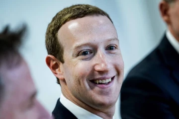 Elon Musk சொத்துமதிப்பை ஒரே நாளில் சம்பாதித்த Mark Zuckerberg நிறுவனம்., Apple-இன் சாதனையை முறியடித்த Meta