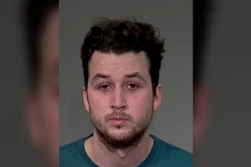 மொன்றியலில் ஐந்து மாணவிகளை தகாத முறையில் நடத்திய ஆசிரியர்