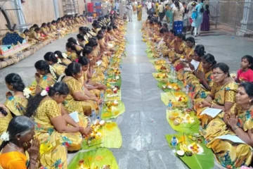 சமயபுரம் மாரியம்மன் கோவிலில் நடைபெற்ற 108 விளக்கு பூஜை