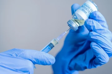 20 வயதுக்கு மேற்பட்டவர்களுக்கு  பூஸ்டர் டோஸ் தடுப்பூசியை வழங்க முடிவு