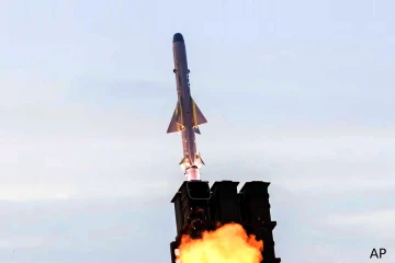 1000 கிமீ தூரம் தாக்கும் ஏவுகணைகளை நிலைநிறுத்திய ஆசிய நாடு., அதிர்ச்சியில் சீனா