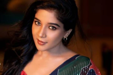 ரம்யா பாண்டியனுக்கு டப் கொடுக்கும் சாக்ஷி அகர்வாலின் புடவை போட்டோ ஷுட்