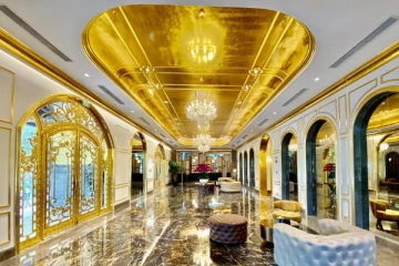 கழிவறை கூட தங்கம்தான்.. இந்த ஹோட்டலின் ரூம் வாடகை எவ்வளவு தெரியுமா?