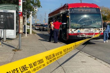 ரொறன்ரோவில் ஓடும் பேருந்தில் நடுங்க வைக்கும் சம்பவம்: இளைஞர் கவலைக்கிடம்