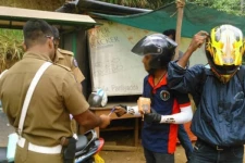 மாங்குளம் பிரதான வீதியில் தமிழ் இளைஞனுக்கு பொலிஸாரால் நேர்ந்த கதி! தமிழர் பகுதியில் நடப்பது என்ன?