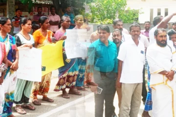 அம்பாறையில் இல்மனைட் அகழ்வுக்கெதிராக மீண்டும் போராட்டத்தில் குதித்த மக்கள்