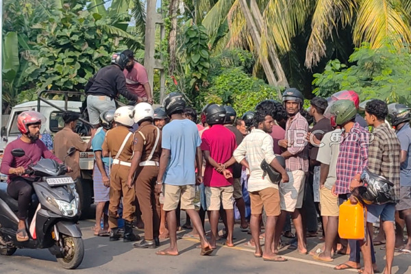 யாழில் கோரவிபத்து: இளைஞர் ஸ்தலத்தில் பலி | Youth Dies In Jaffna