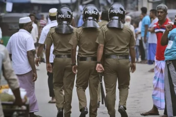 மட்டக்களப்பில் திருடனை பிடிக்க சென்ற பொலிஸார் மீது பெணகள் தாக்குதல்